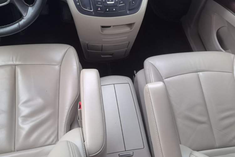Used Buick GL8 2018 28T Luxury Model China VI Standard Gear Lever