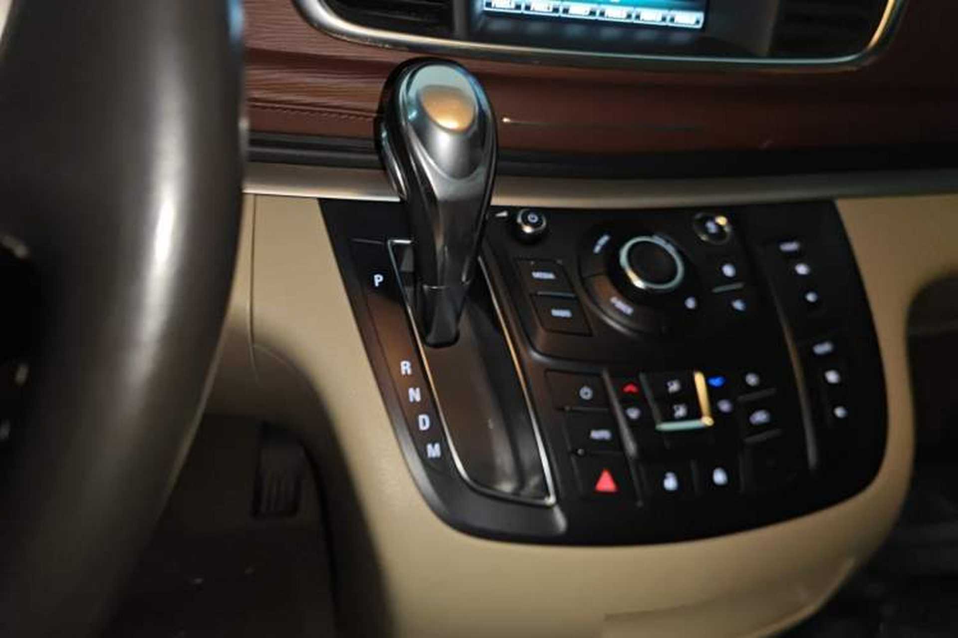 Used Buick GL8 2018 28T Luxury Model China VI Standard Gear Lever