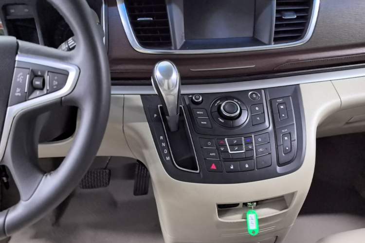 Used Buick GL8 2018 28T Luxury Model China VI Standard Gear Lever