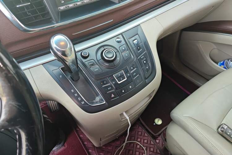 Used Buick GL8 2018 28T Luxury Model China VI Standard Gear Lever
