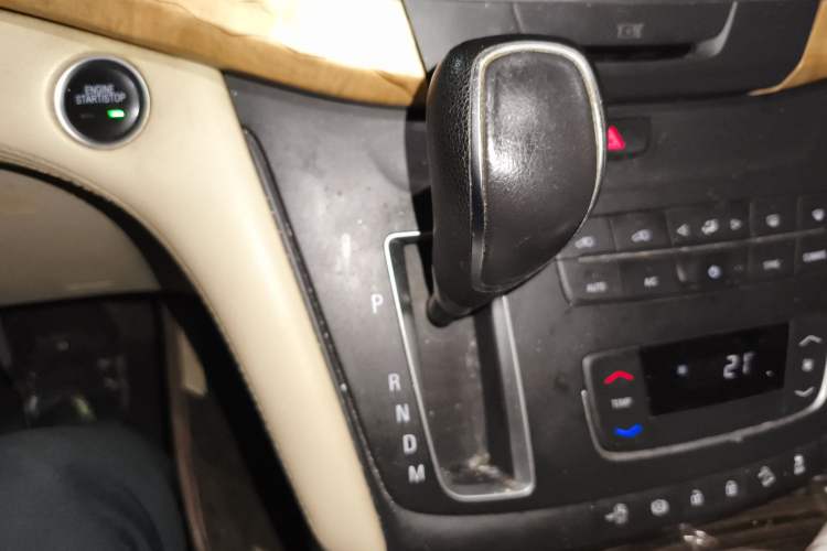 Used Buick GL8 2018 ES 28T Comfort Model China VI Standard Gear Lever