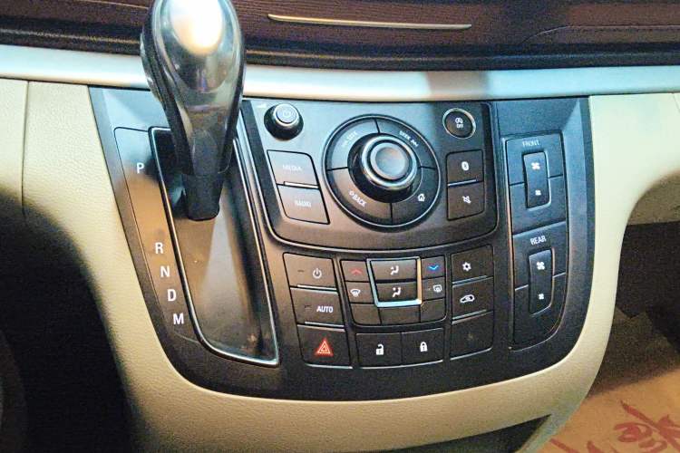 Used Buick GL8 2018 28T Luxury Model China VI Standard Gear Lever