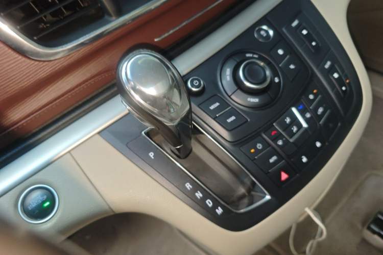 Used Buick GL8 2018 28T Luxury Model China VI Standard Gear Lever