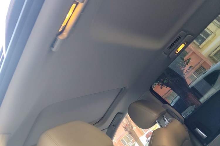 Used Buick GL8 2018 28T Luxury Model China VI Standard Headliner
