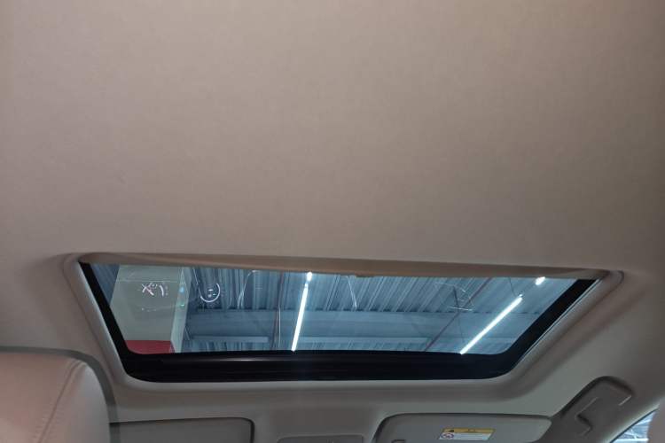 Used Buick GL8 2018 28T Luxury Model China VI Standard Headliner
