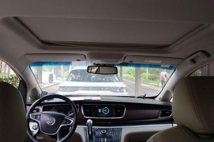 Used Buick GL8 2018 28T Luxury Model China VI Standard Headliner