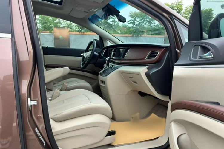 Used Buick GL8 2018 28T Luxury Model China VI Standard Interior 2