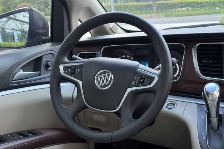 Used Buick GL8 2018 28T Luxury Model China VI Standard Interior 2