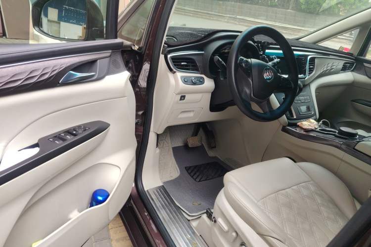 Used Buick GL8 2018 ES 28T Comfort Model China VI Standard Interior 3