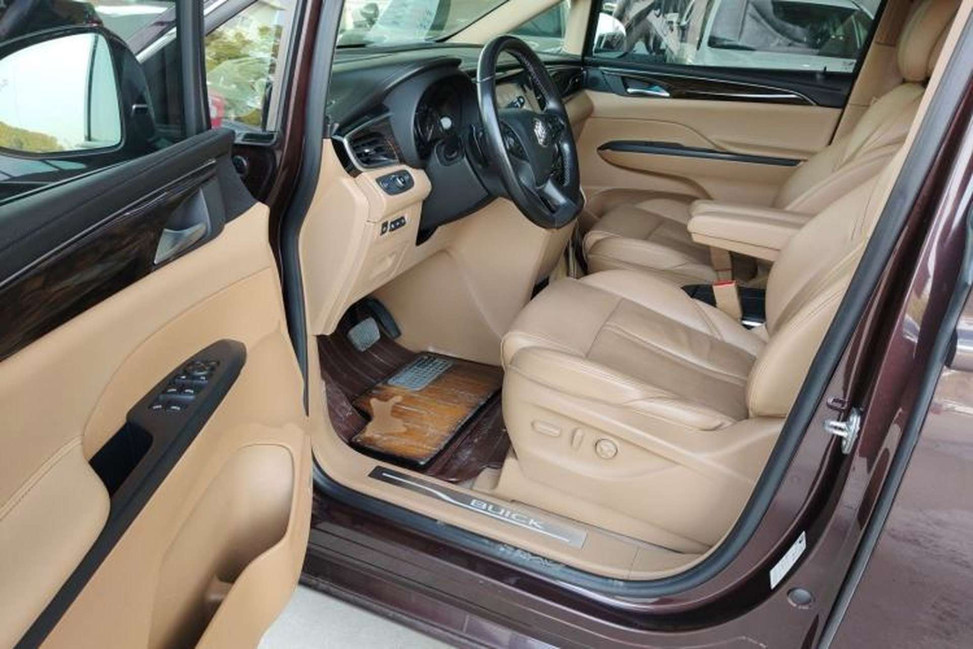 Used Buick GL8 2018 ES 28T Flagship Model China VI Standard Interior 3