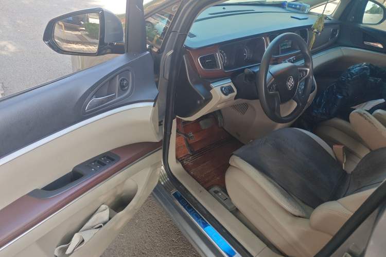 Used Buick GL8 2018 28T Comfort Model China VI Standard Interior 3