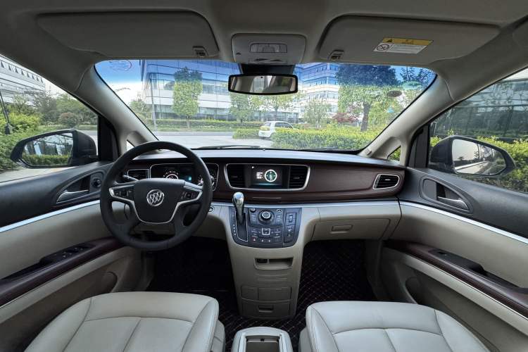 Used Buick GL8 2018 28T Luxury Model China VI Standard Interior 3