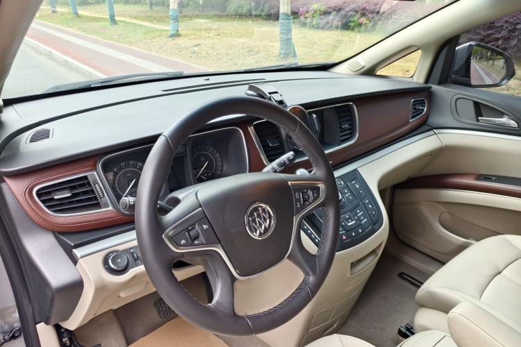 Used Buick GL8 2018 28T Luxury Model China VI Standard Interior 3