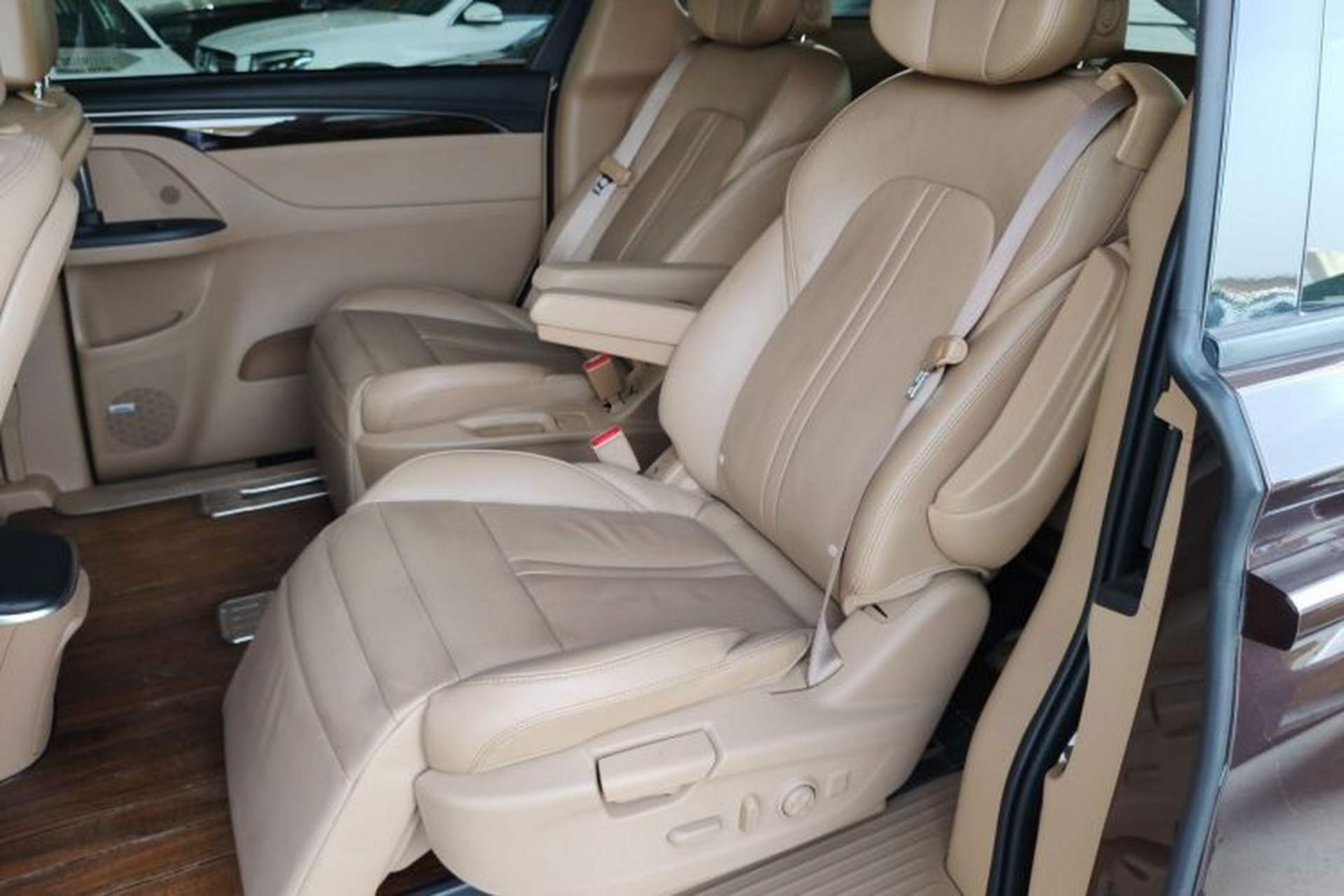 Used Buick GL8 2018 ES 28T Flagship Model China VI Standard Interior 4