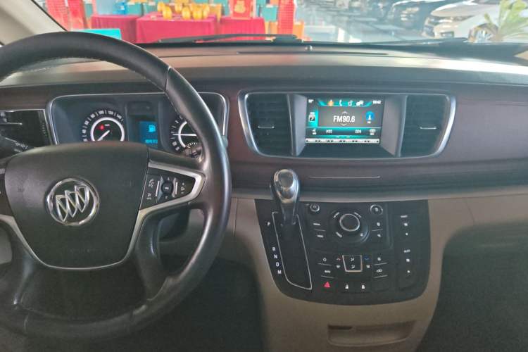 Used Buick GL8 2018 28T Luxury Model China VI Standard Interior 4