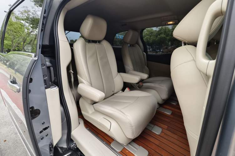 Used Buick GL8 2018 28T Luxury Model China VI Standard Interior 5