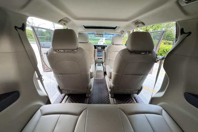 Used Buick GL8 2018 28T Luxury Model China VI Standard Interior 6