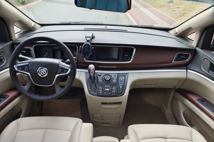 Used Buick GL8 2018 28T Luxury Model China VI Standard Interior 9