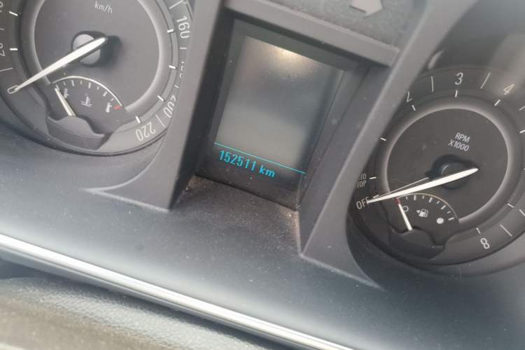 Used Buick GL8 2018 28T Comfort Model China VI Standard Odometer Close Up