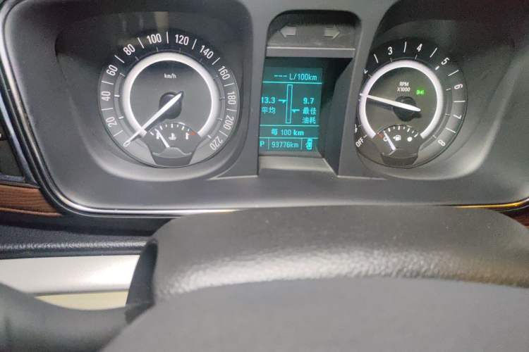 Used Buick GL8 2018 28T Comfort Model China VI Standard Odometer Close Up