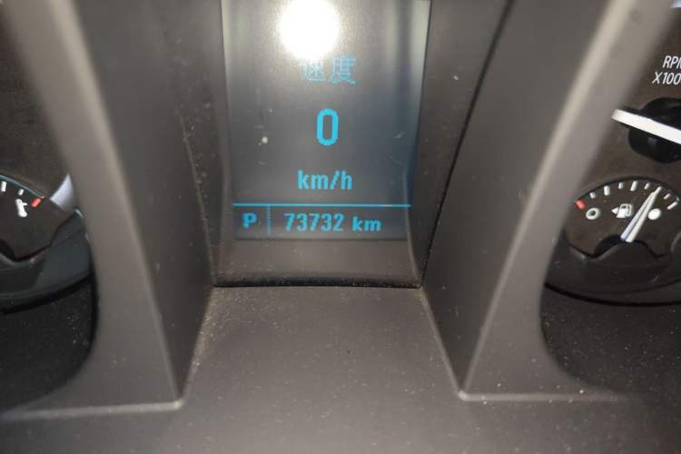 Used Buick GL8 2018 28T Comfort Model China VI Standard Odometer Close Up