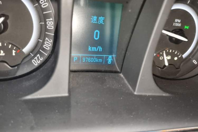 Used Buick GL8 2018 28T Comfort Model China VI Standard Odometer Close Up