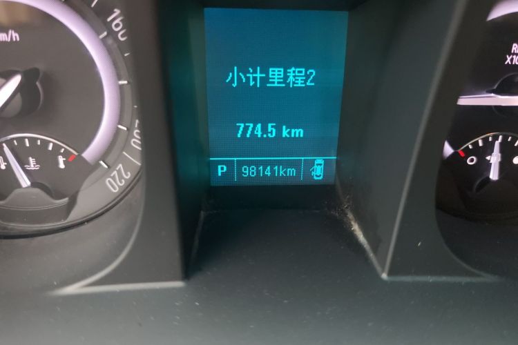 Used Buick GL8 2018 28T Luxury Model China VI Standard Odometer Close Up