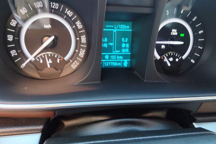 Used Buick GL8 2018 28T Luxury Model China VI Standard Odometer Close Up