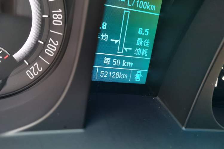 Used Buick GL8 2018 28T Luxury Model China VI Standard Odometer Close Up