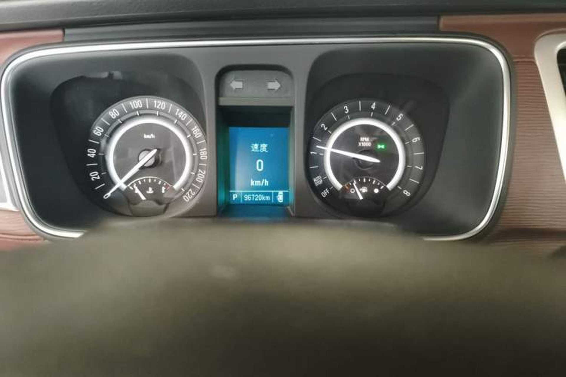 Used Buick GL8 2018 28T Luxury Model China VI Standard Odometer Close Up