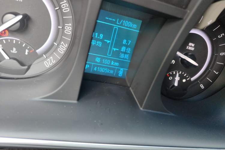 Used Buick GL8 2018 28T Luxury Model China VI Standard Odometer Close Up