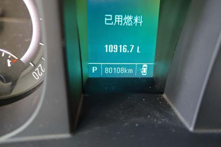 Used Buick GL8 2018 28T Comfort Model China VI Standard Odometer Close Up