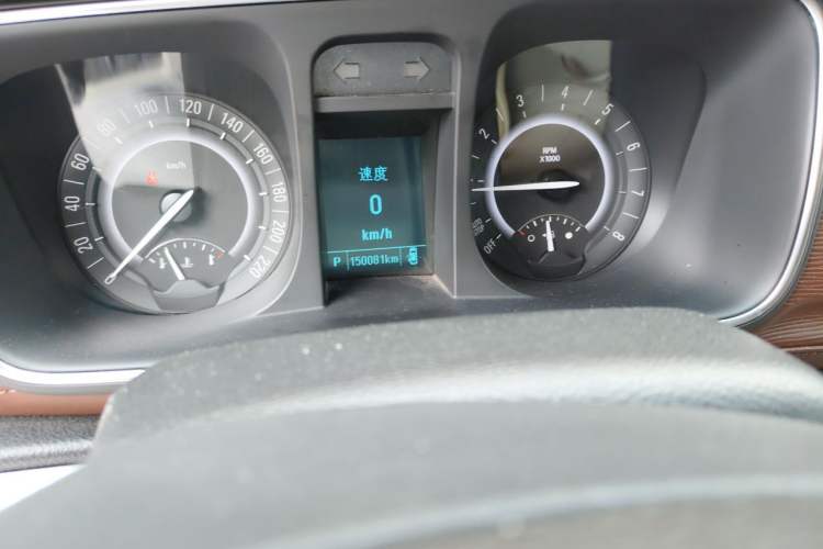 Used Buick GL8 2018 28T Luxury Model China VI Standard Odometer Close Up