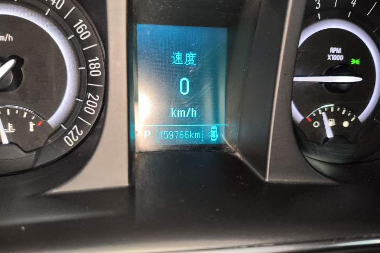 Used Buick GL8 2018 28T Luxury Model China VI Standard Odometer Close Up