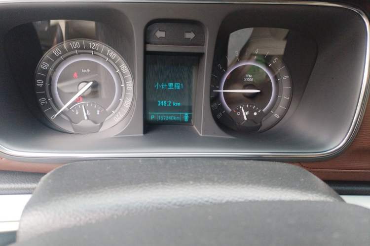 Used Buick GL8 2018 28T Luxury Model China VI Standard Odometer Close Up