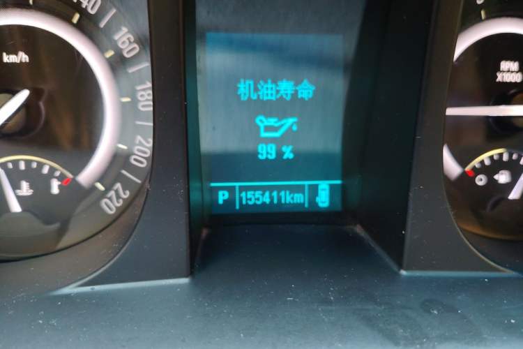 Used Buick GL8 2018 28T Comfort Model China VI Standard Odometer Close Up