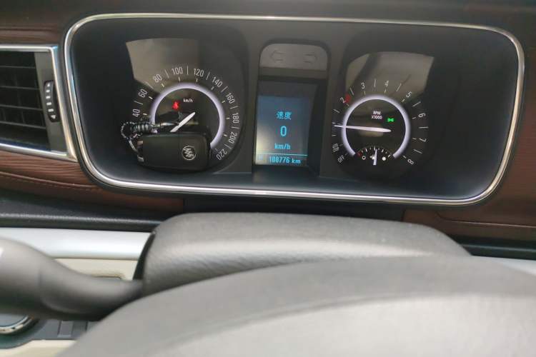 Used Buick GL8 2018 28T Luxury Model China VI Standard Odometer Close Up