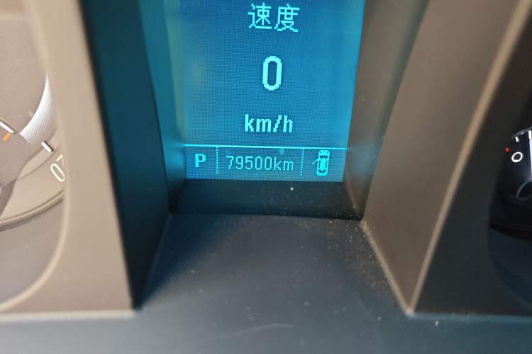 Used Buick GL8 2018 28T Luxury Model China VI Standard Odometer Close Up