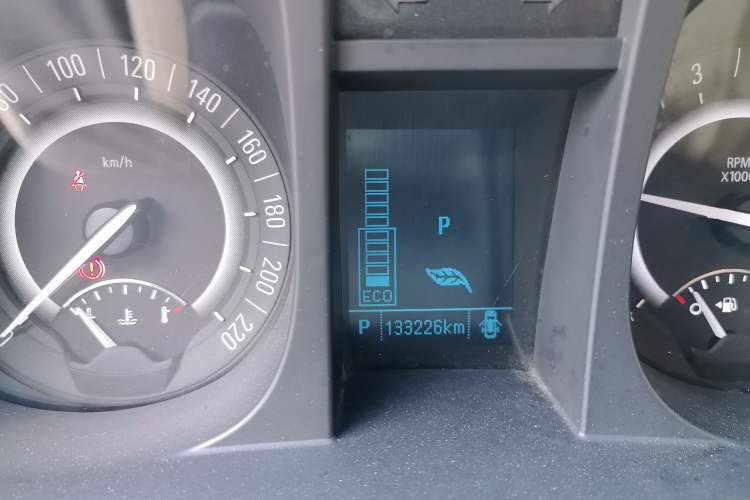 Used Buick GL8 2018 28T Prestige Version China VI Standard Odometer Close Up