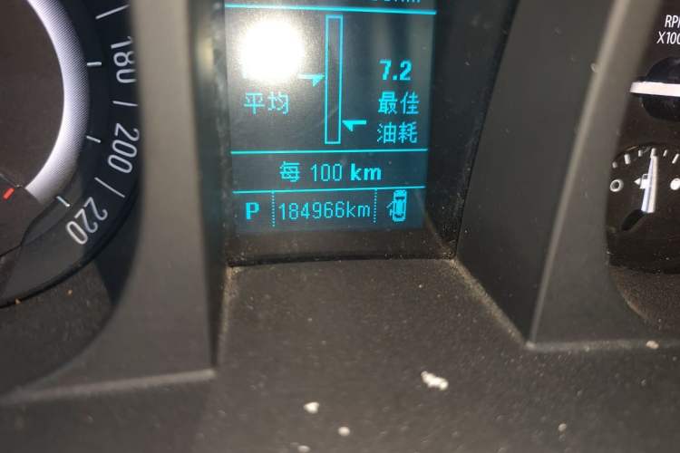 Used Buick GL8 2018 28T Luxury Model China VI Standard Odometer Close Up