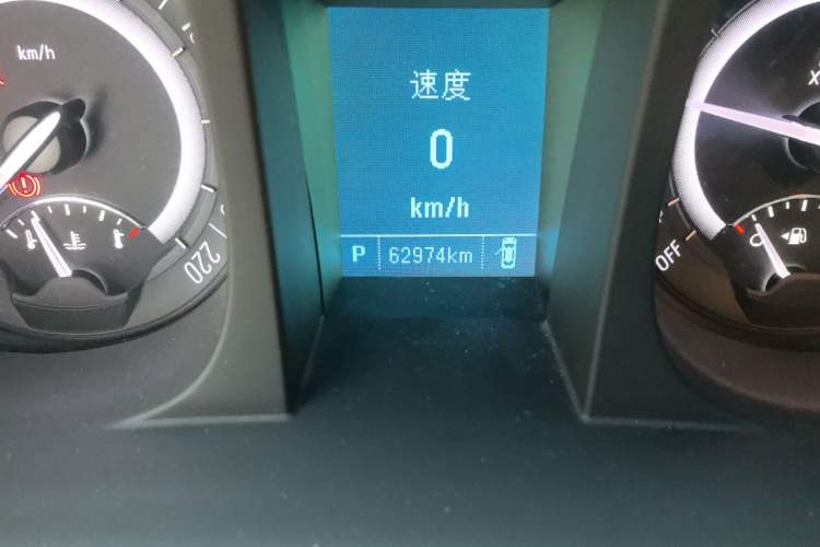 Used Buick GL8 2018 28T Luxury Model China VI Standard Odometer Close Up