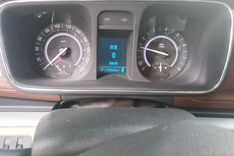 Used Buick GL8 2018 28T Luxury Model China VI Standard Odometer Close Up