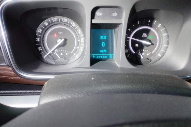 Used Buick GL8 2018 28T Comfort Model China VI Standard Odometer Close Up