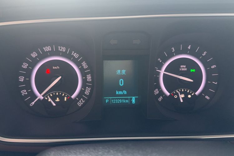 Used Buick GL8 2018 28T Luxury Model China VI Standard Odometer Close Up