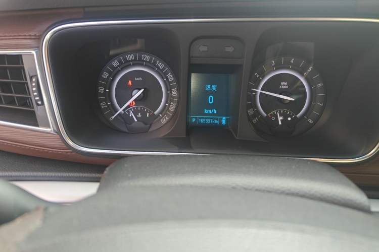 Used Buick GL8 2018 28T Comfort Model China VI Standard Odometer Close Up