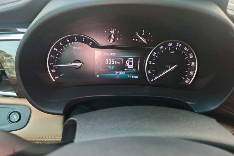Used Buick GL8 2018 ES 28T Luxury Model China VI Standard Odometer Close Up