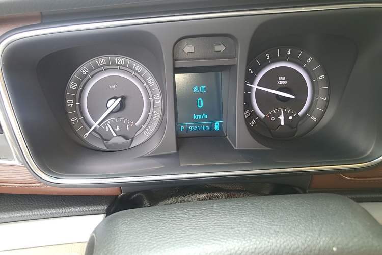 Used Buick GL8 2018 28T Luxury Model China VI Standard Odometer Close Up