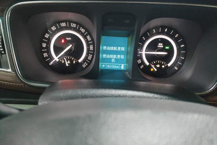 Used Buick GL8 2018 28T Comfort Model China VI Standard Odometer Close Up