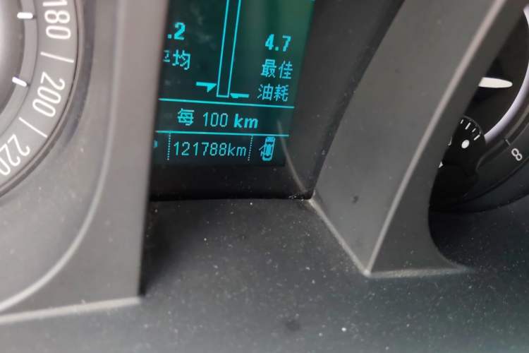 Used Buick GL8 2018 28T Luxury Model China VI Standard Odometer Close Up
