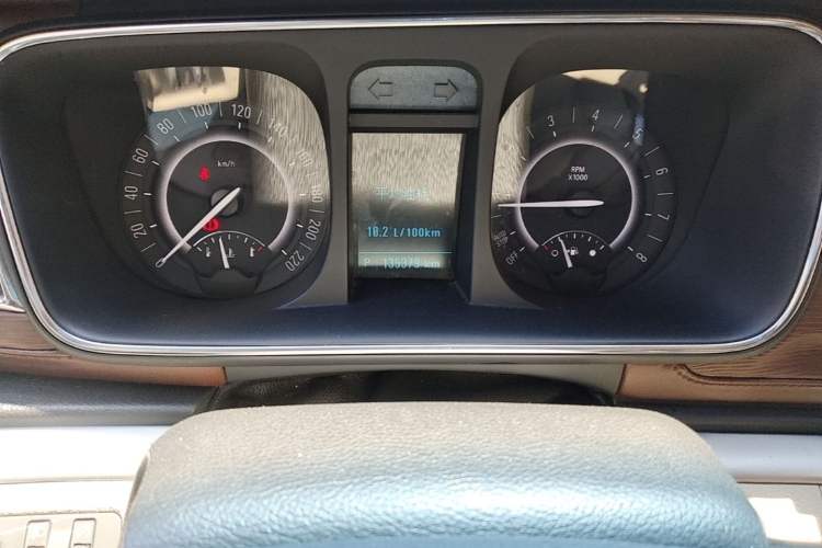 Used Buick GL8 2018 28T Luxury Model China VI Standard Odometer Close Up